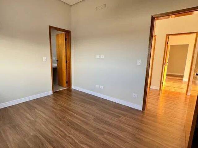 Casa para Venda em São José dos Campos - 4