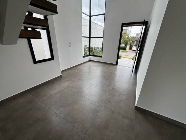 Casa para Venda em São José dos Campos - 4